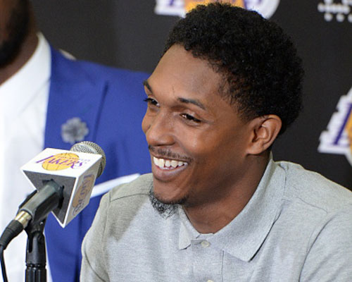 埃贝尔：不理解关于诺伊尔的争论，本赛季他一直是我们的支柱（埃贝尔：不明白围绕诺伊尔的争议，他本季始终是我们的中流砥柱）