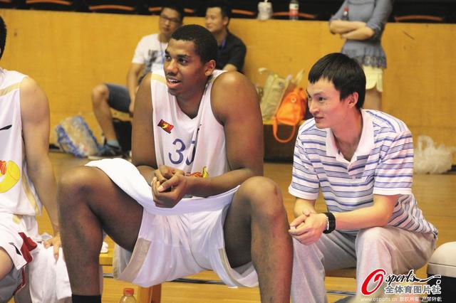 转会传闻，新闻：阿森纳盯上法兰克福的巴霍亚（阿森纳盯上法兰克福巴霍亚：最新转会消息）