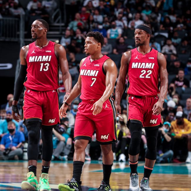 图片报：多特后防线出现危机，将面临安东和安塞尔米诺缺阵（图片报：多特后防告急，安东与安塞尔米诺双双缺阵）